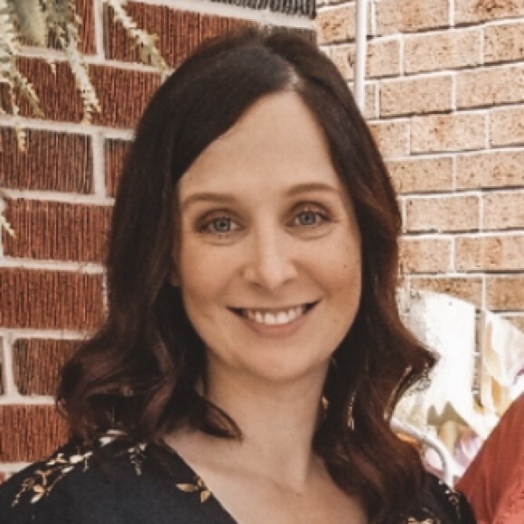 Meet your Posher, Caitlin - Picture 1 of 1